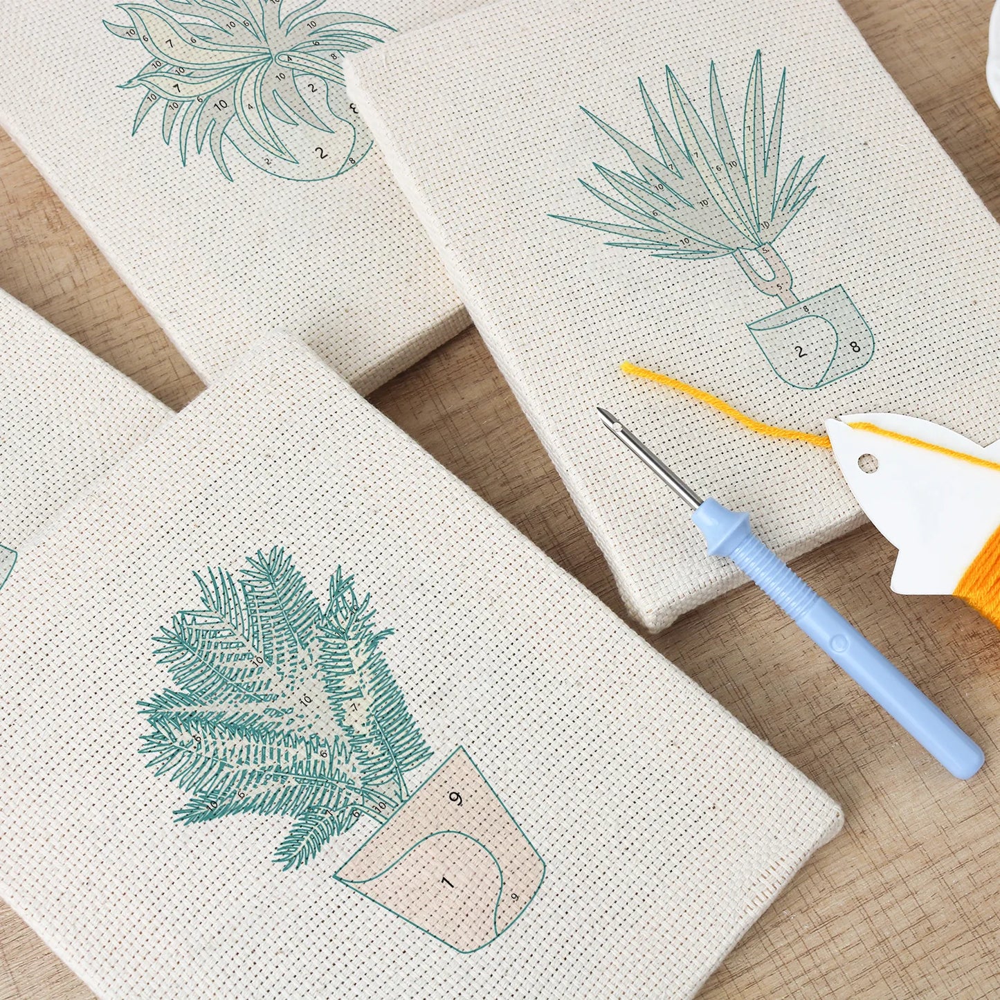Luxuriant Vases | 4x Mini Punch Needle